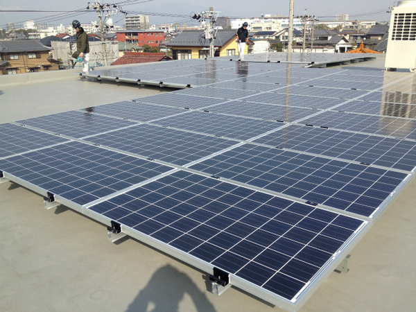 太陽光発電設備の設置が完了しました。